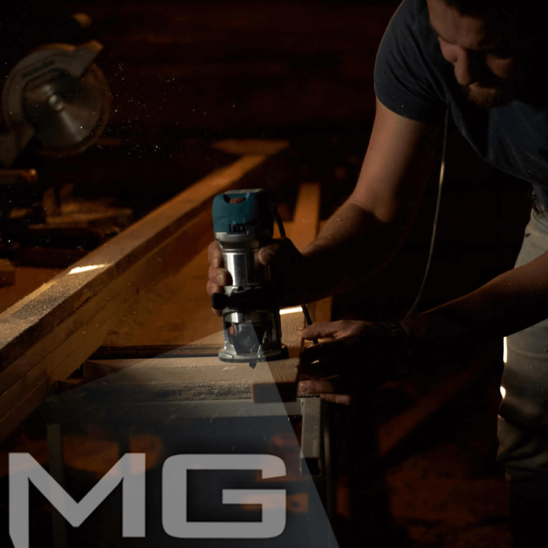 man-holding-power-tool-2846532-(1) MG Agencement, menuisier à Mormaison